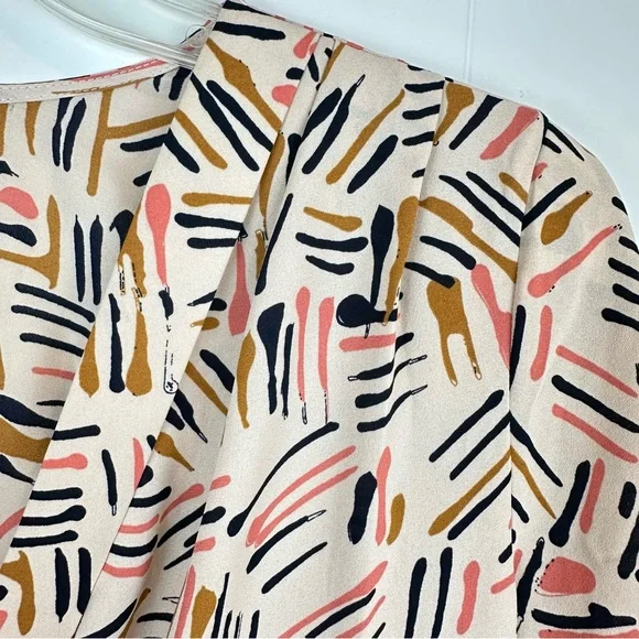 CAbi Marnie Abstract Print Popover Blouse Sz S - Picture 8 of 13